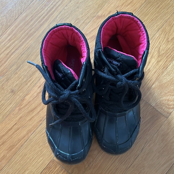 SPERRY- Big Kid's Saltwater Nylon Quilt Duck Boot - Picture 2 of 7